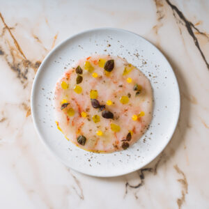 Carpaccio van langoustines met prei olie & gedroogde kaviaar